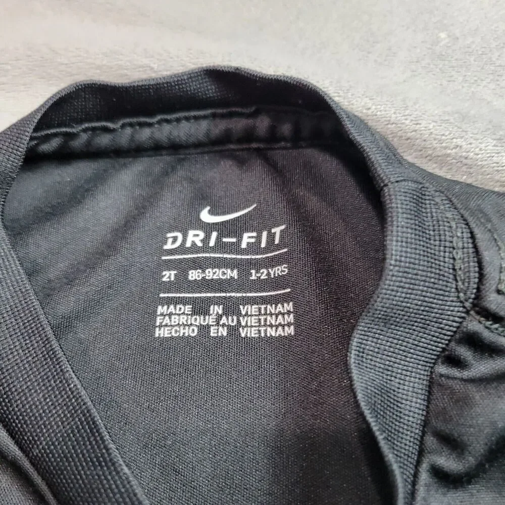 Nike DriFit Boy Size 2 Toddler Tee Black Crew Neck Large Red Swoosh Pullover Top